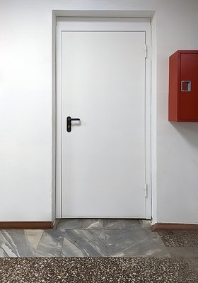 Огнестойкая белая дверь