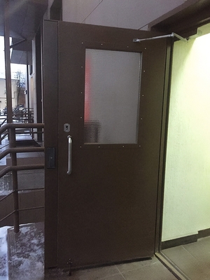 С армированным окном