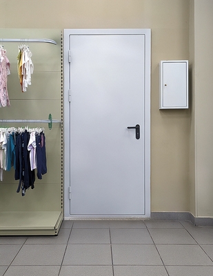 В магазине одежды