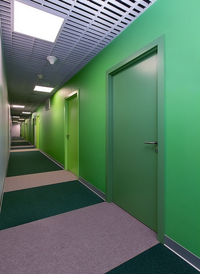 Зеленые двери