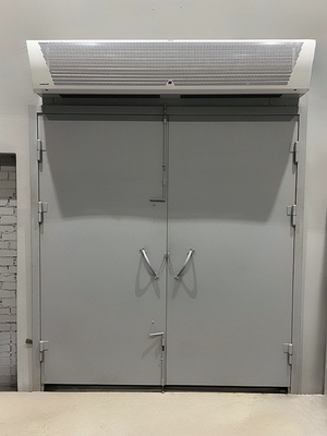 Двустворчатая серая дверь Двустворчатая серая дверь