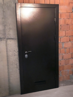 Дверь с вентиляцией