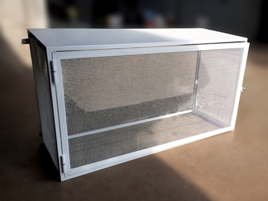 Белый короб с сеткой Белый короб с сеткой