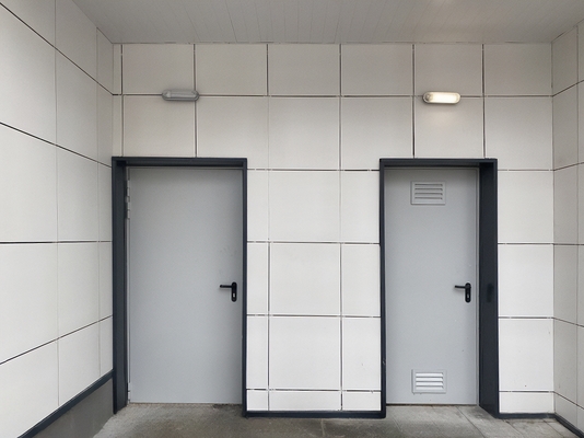 Со сплошным полотном и с вентиляцией