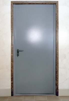 Обратная сторона огнестойкой двери