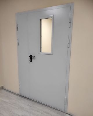 Полуторная дверь со стеклом Полуторная дверь со стеклом