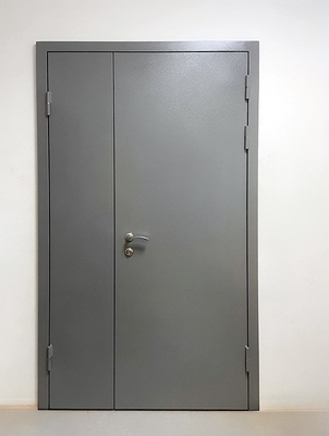 Фото серой полуторной двери