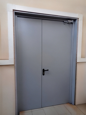 Серая стальная дверь ei-60