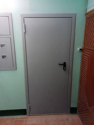 Одностворчатая дверь ei-60 в МКД