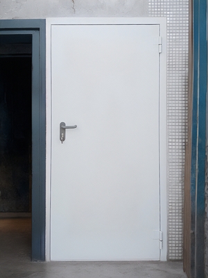 Противопожарная дверь в МКД