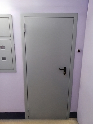 Дверь в многоквартирном доме