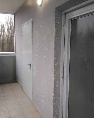 Двери на переходном балконе