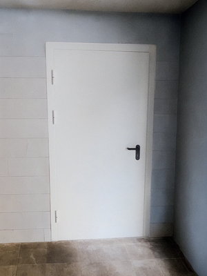 Огнеупорная белая дверь