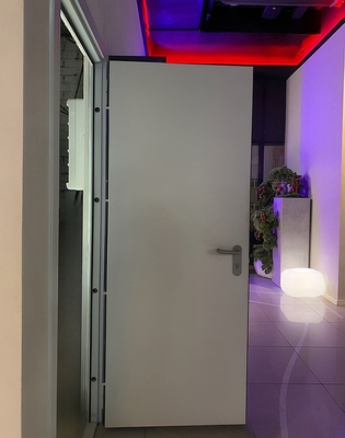 Однопольная служебная дверь