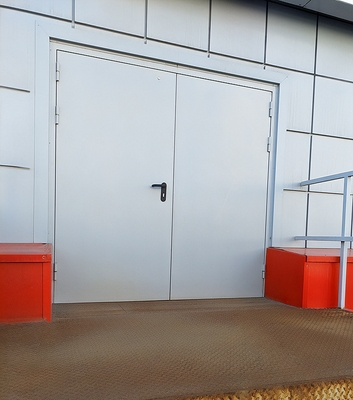 Двустворчатая дверь в ТК