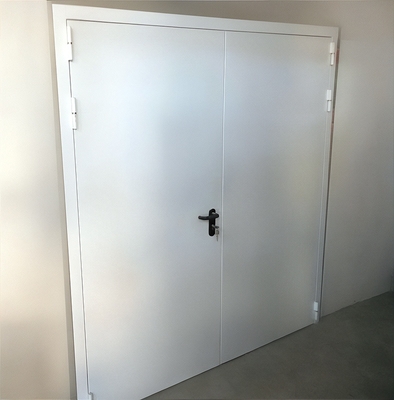 Белая равностворчатая дверь Белая равностворчатая дверь