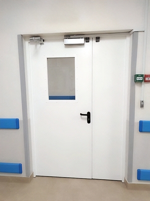 Белая огнеупорная дверь с окном