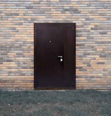 Коричневая полуторная дверь Коричневая полуторная дверь