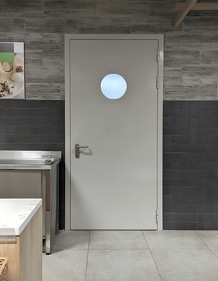 Дверь с круглым окном