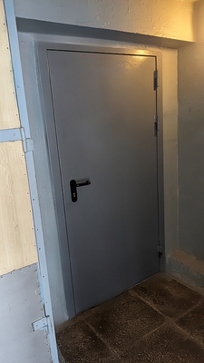 Дверь в техническое помещение