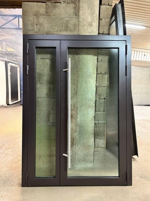 Остекленная дверь, внешняя сторона