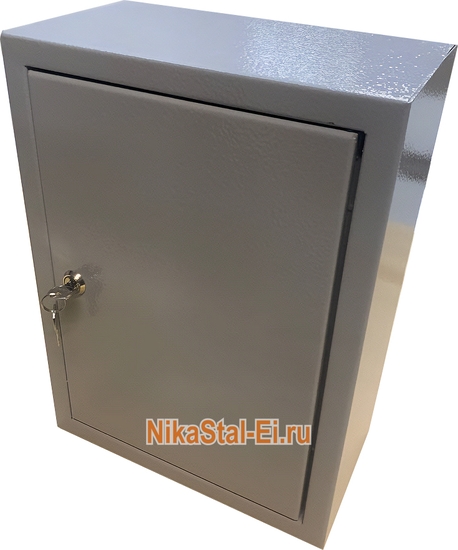 Металлический электрошкаф на замке