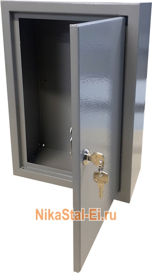 Металлический электрошкаф на замке