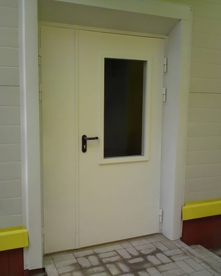 Полуторастворчатая дверь со стеклопакетом Полуторастворчатая дверь со стеклопакетом