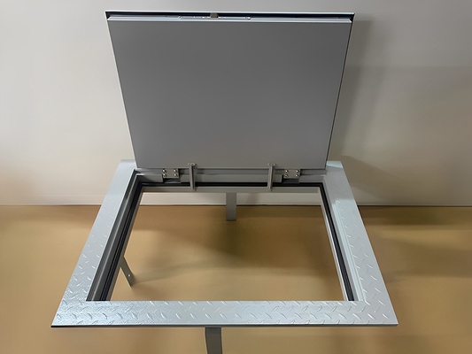 Стальной люк