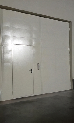 Ворота с дверью Ворота с дверью