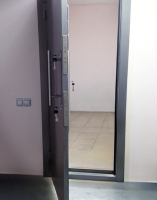 Взломостойкая стальная дверь Взломостойкая стальная дверь